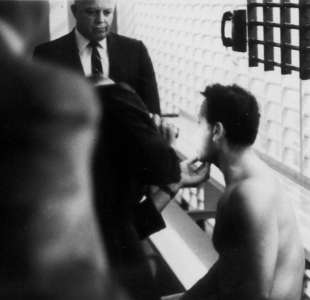 17James Earl Ray being searched 07.jpg